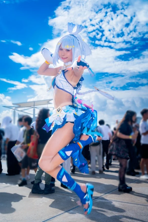 从“阴角宅男”到人气Coser：网友十年蜕变引热议