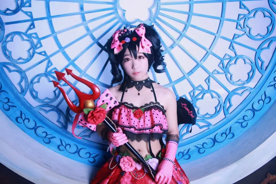 Love Live ! 矢泽妮可COS写真，准备好把你的小心心给小恶魔了吗