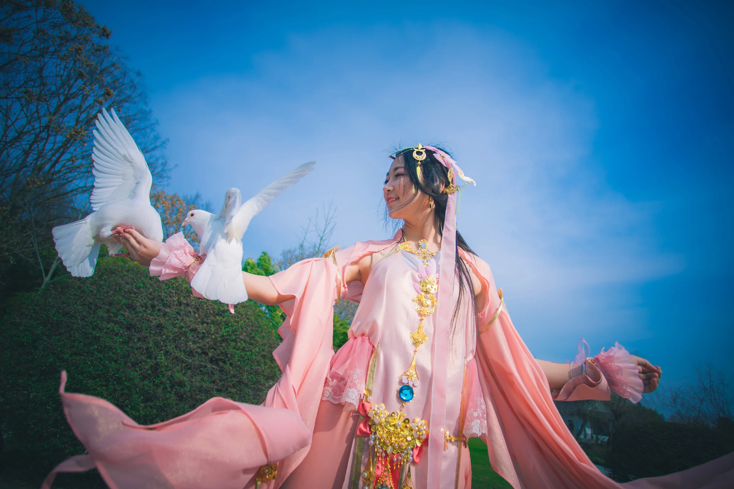 剑网三雪河秀姐COS写真，昔有佳人公孙氏，一曲剑舞动四方