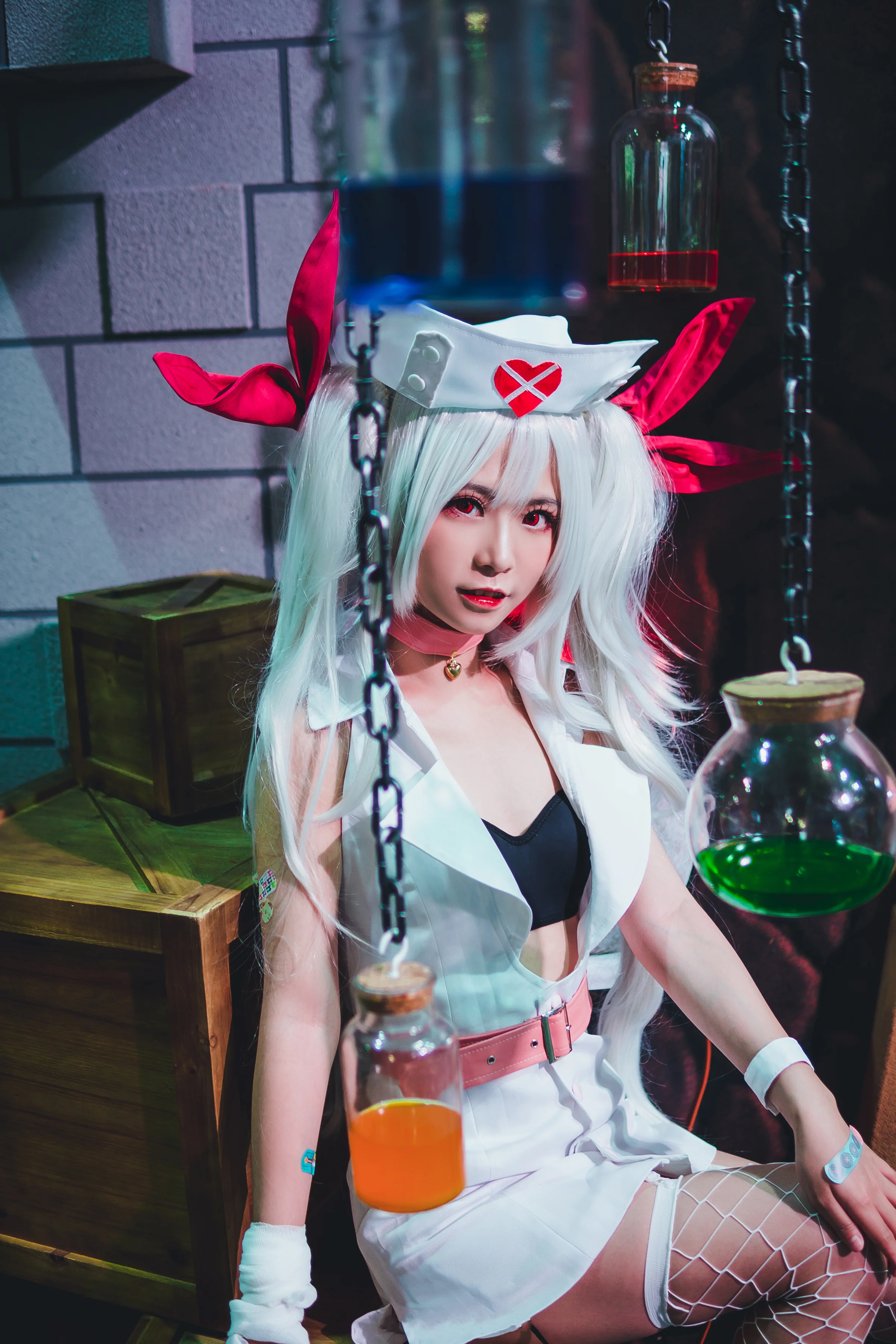 《碧蓝航线》吸血鬼护士装COS写真