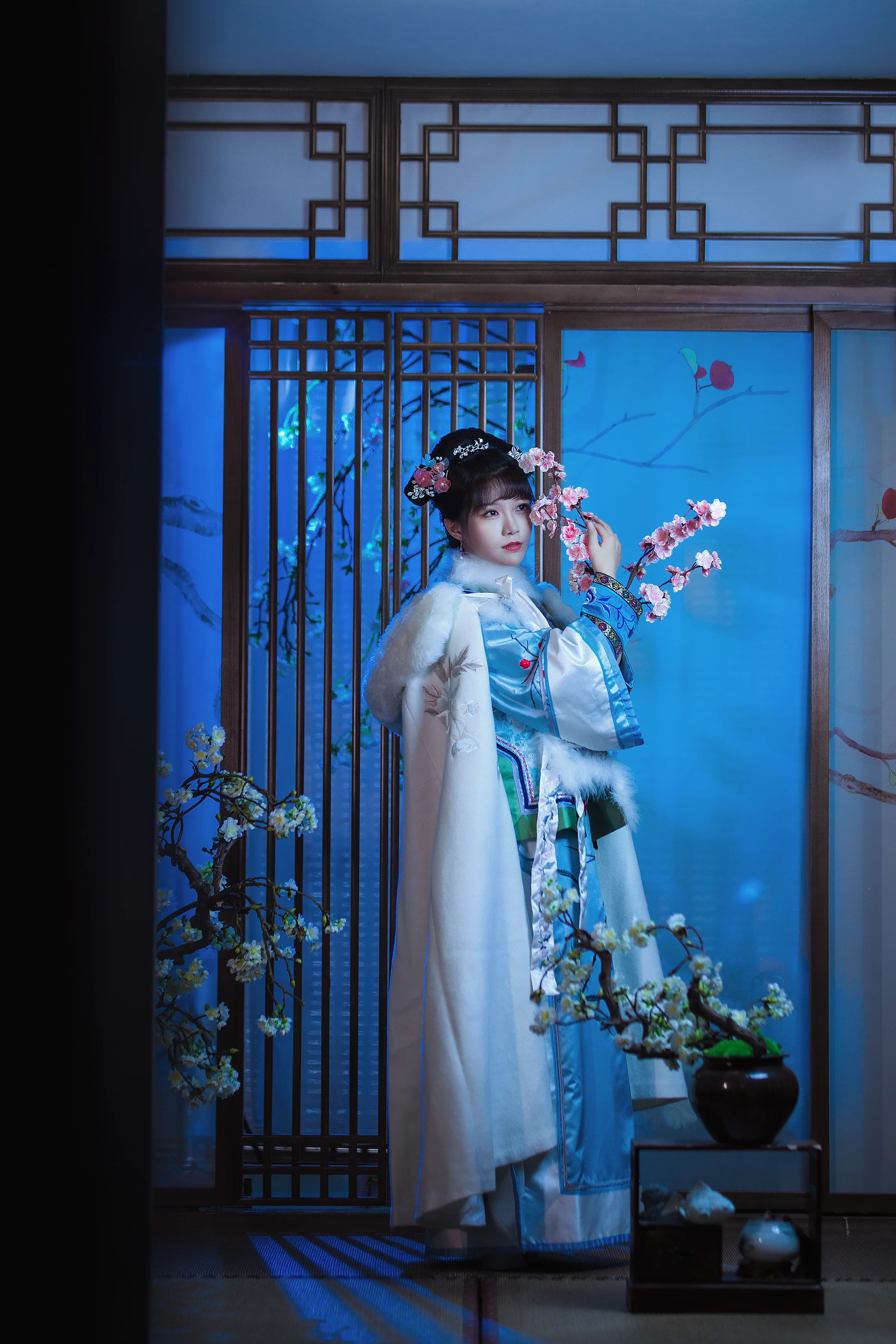 电视剧《甄嬛传》COS写真剧情【第一章 雪夜倚梅 逆风解意】