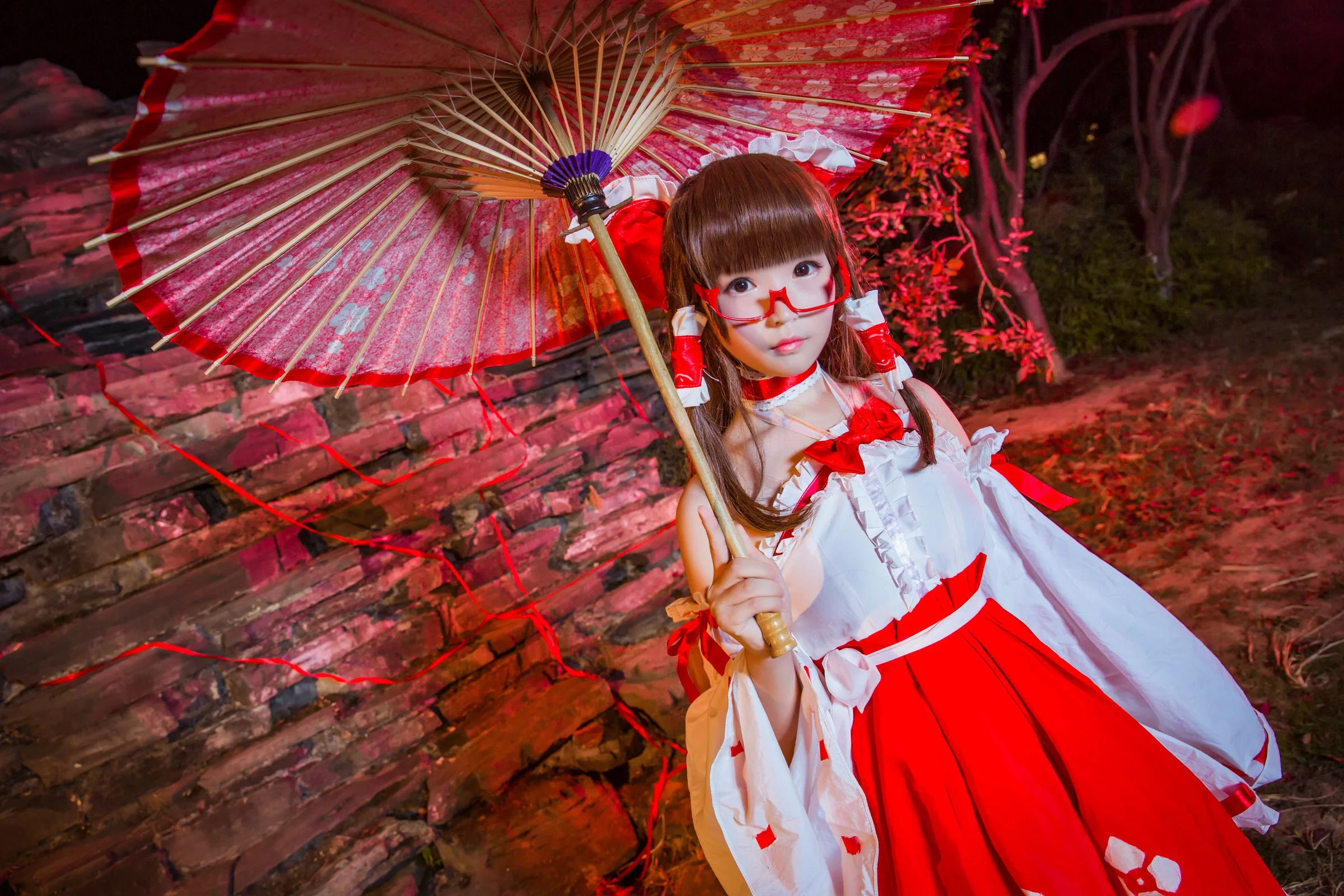 东方project博丽灵梦COS写真，眼镜娘~~