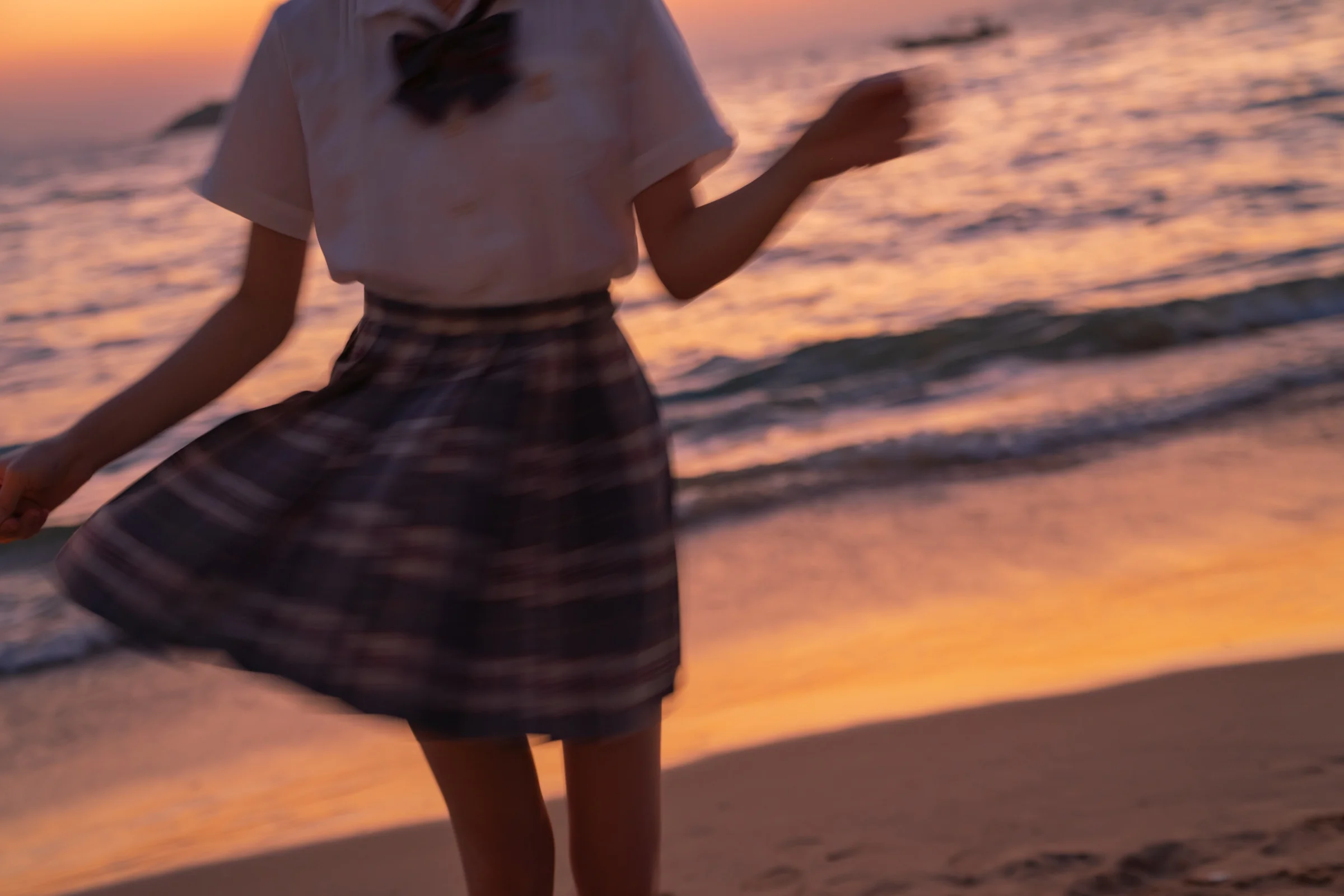 桜桃喵 – 逐海 [17P]｜高清图片集