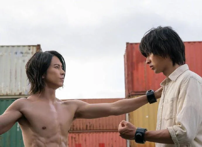 山崎贤人 x 土屋太凤『弥留之国的爱丽丝』第2季新剧照公开｜高清图片集