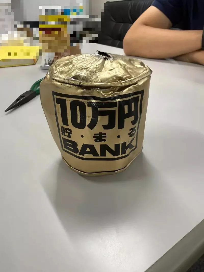 網友實驗《10萬元存錢筒》最極限塞法，最終被他存成了快兩倍的金額｜高清图片集
