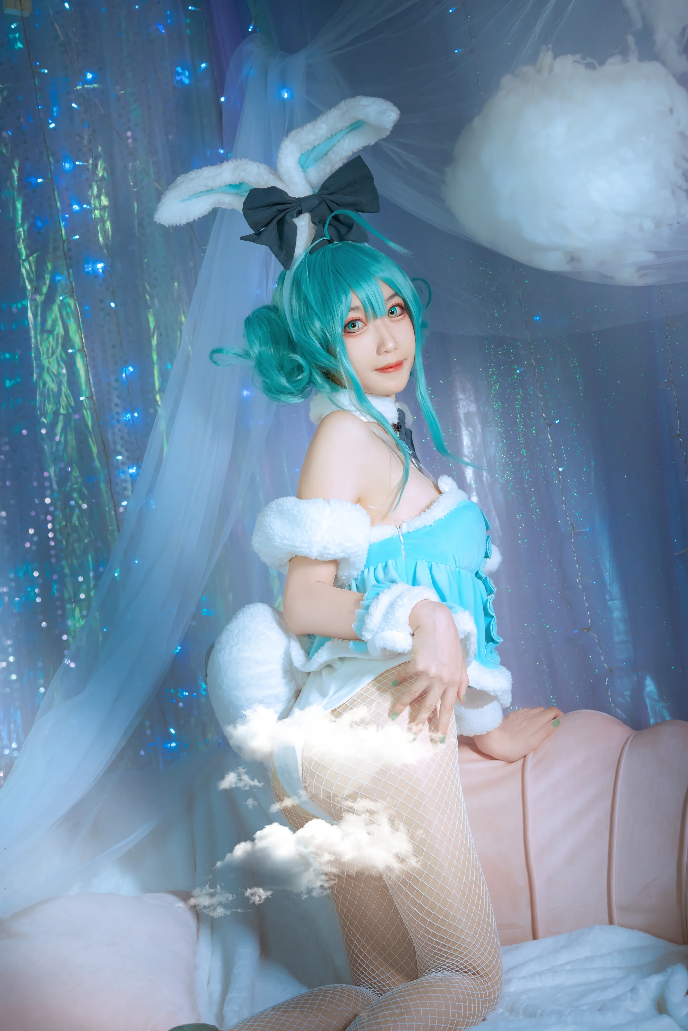 初音未来COS写真，是软软的小白兔