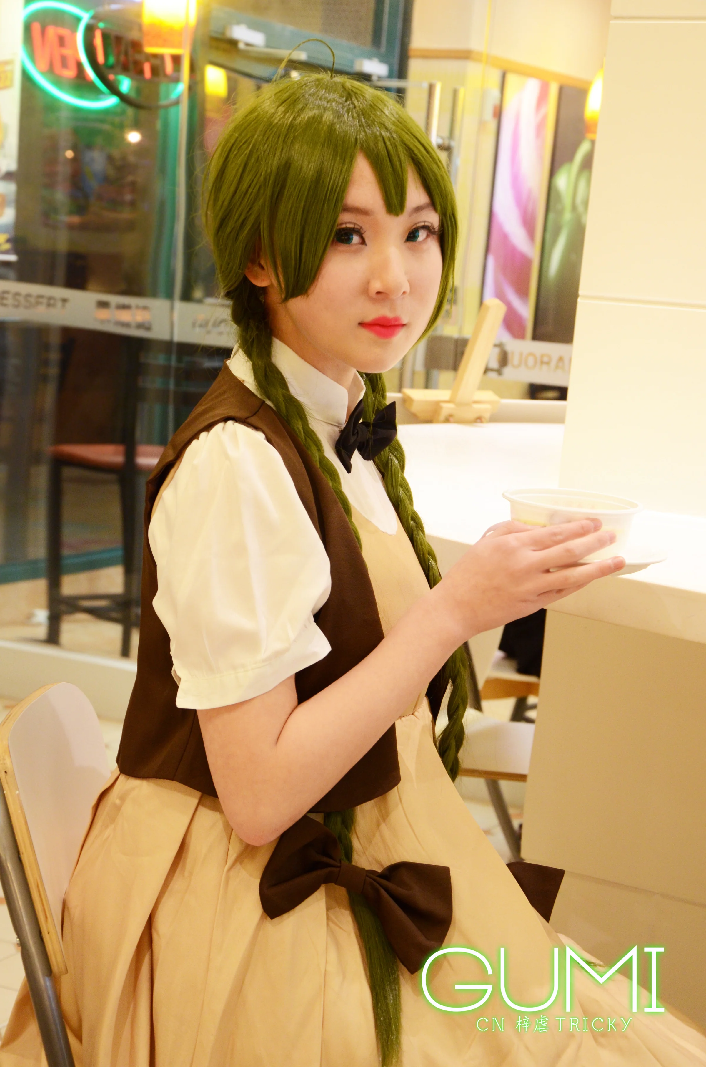 GUMI插画米色短袖裙COS写真