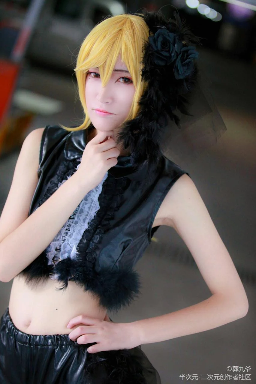 len自我嫌恶 COS写真