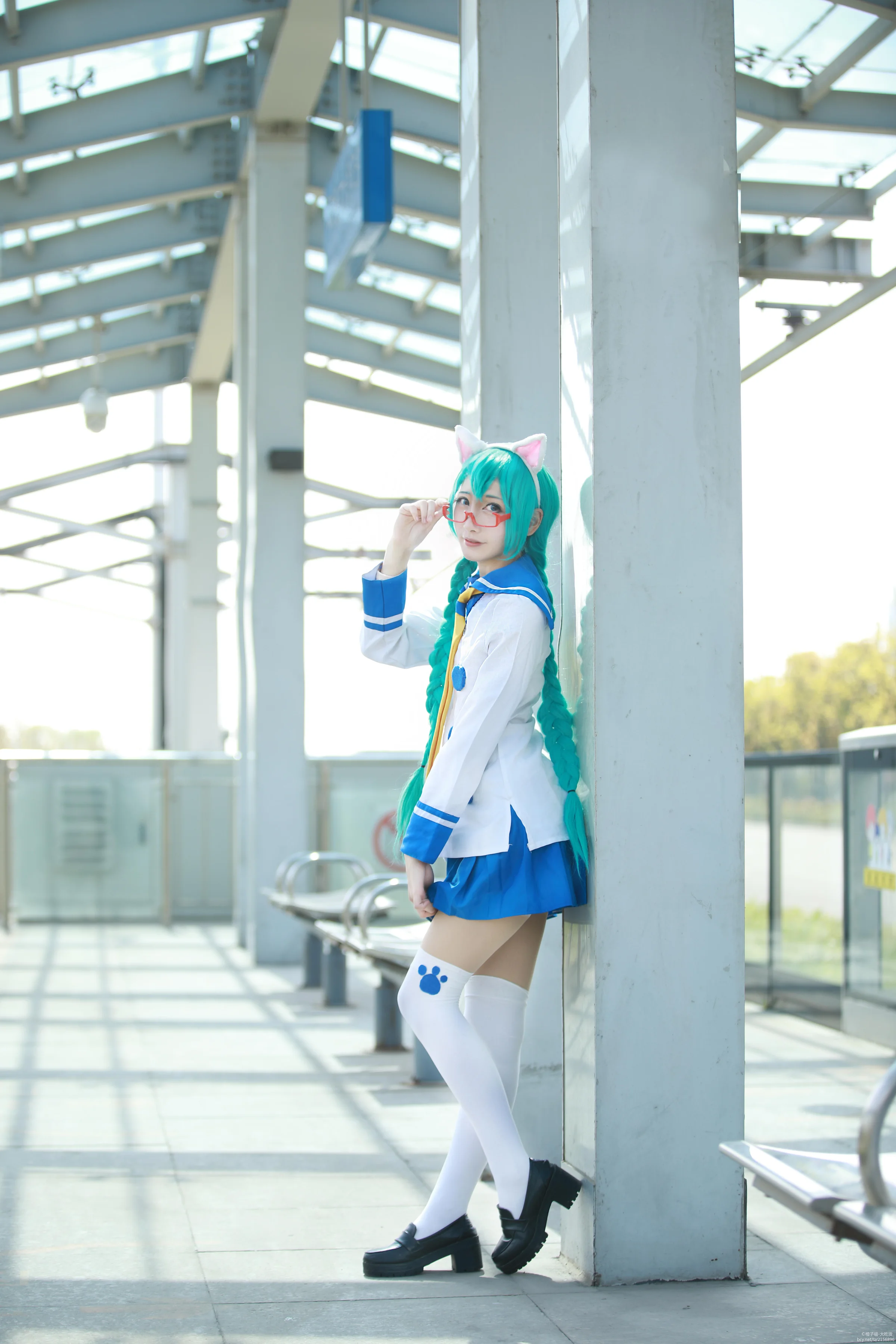 初音未来COS写真，快点喵，电车就要出发了