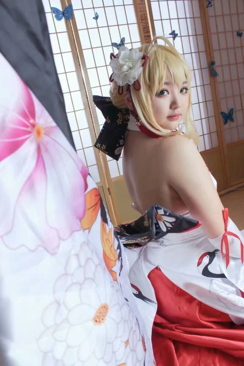 saber仙鹤礼服COS写真