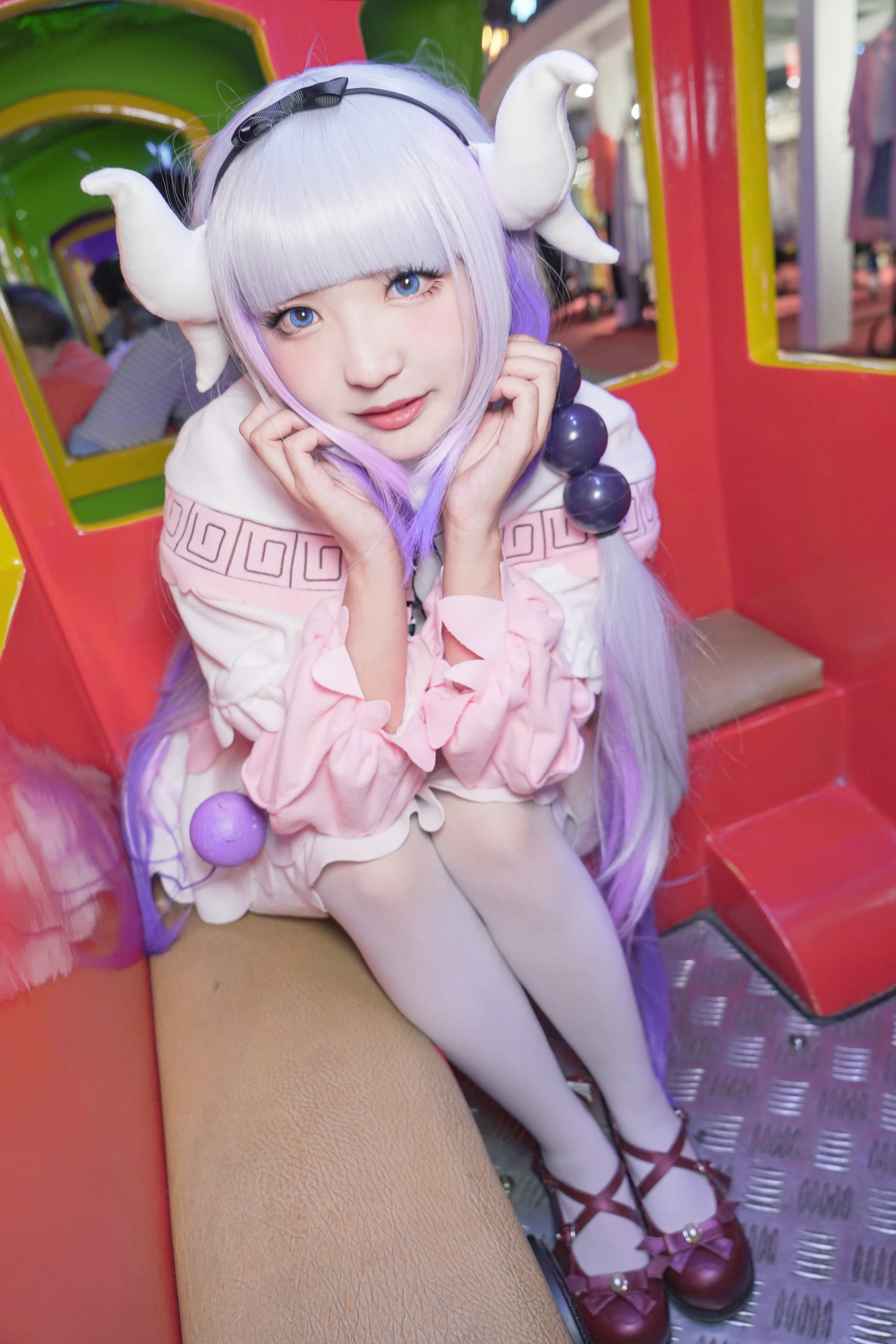 小林家的龙女仆康娜COS写真，愿意和我一起放烟花吃吃吃吗