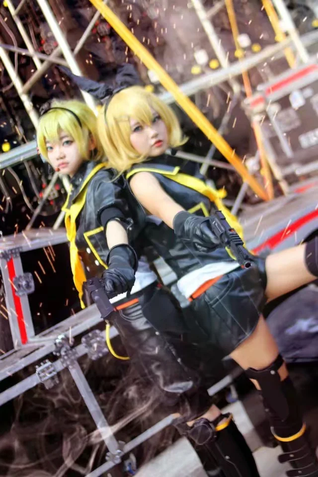 镜音双子病毒猎人COS写真