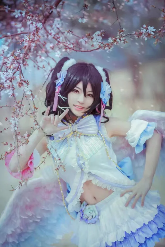 妮可白色情人节COS写真