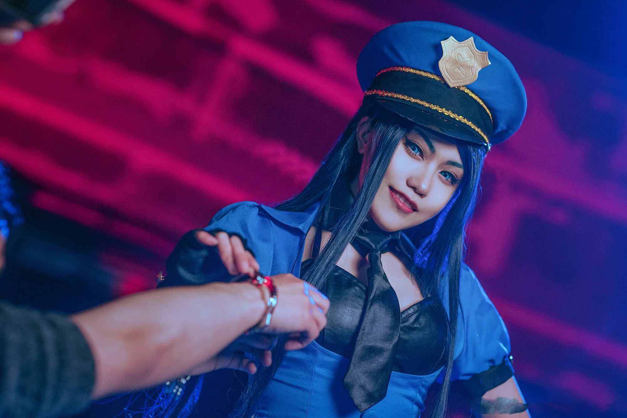 《英雄联盟》蔚x凯特琳COS写真