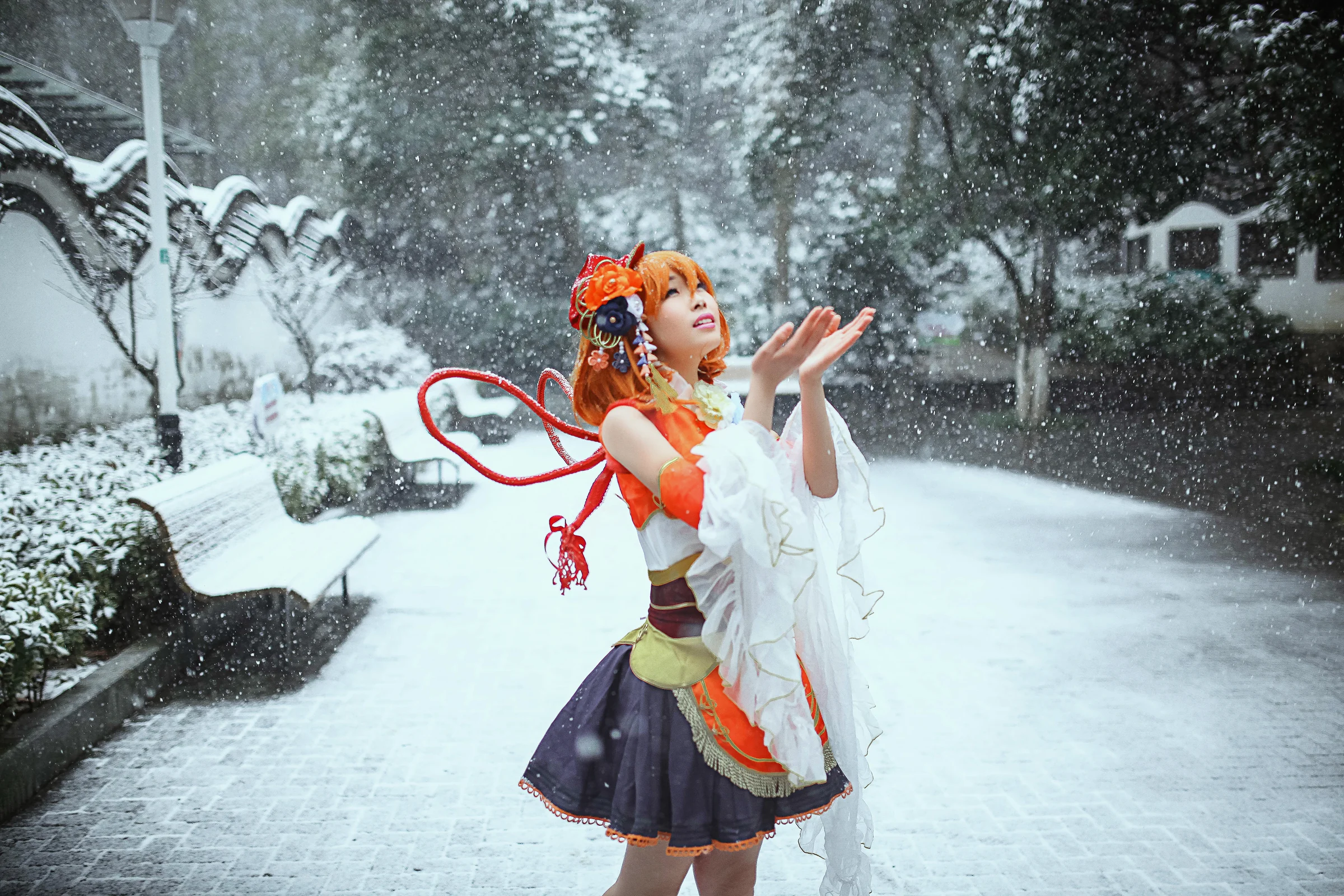 love live！高坂穗乃果COS写真，冬日の雪景