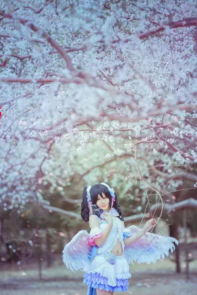 妮可白色情人节COS写真