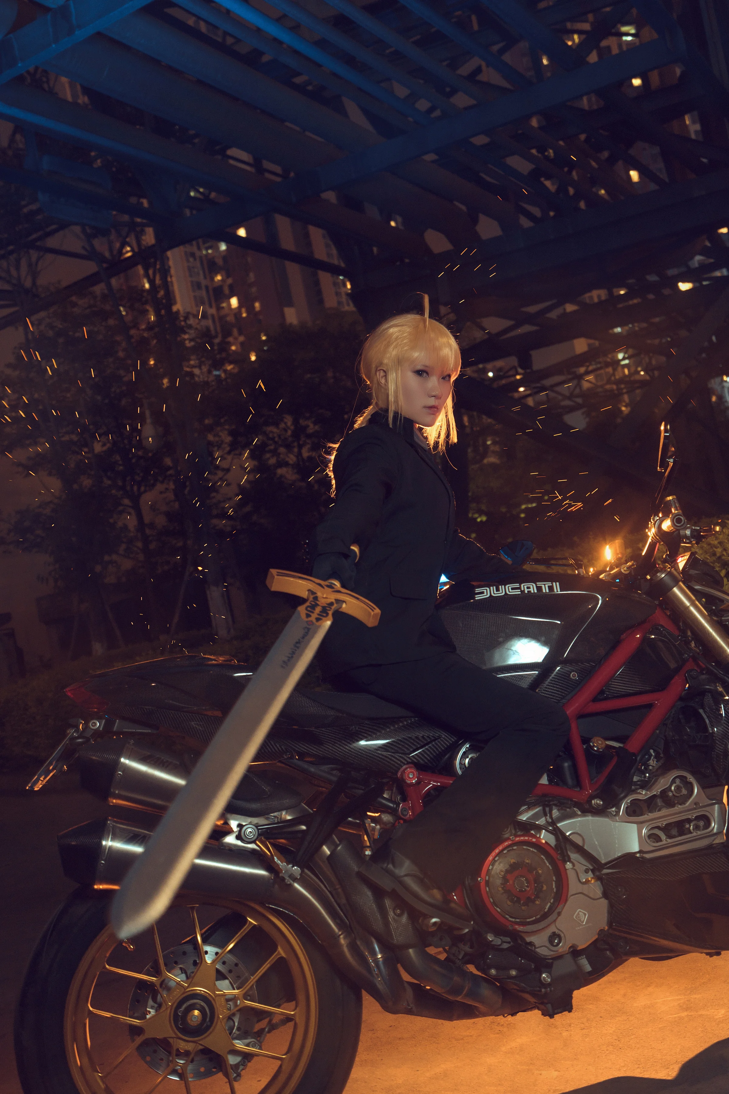 Fate/Zero——黑西装saber COS写真