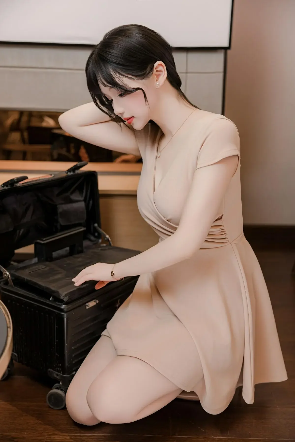 雪晴Astra – 洗浴店 杏色工作服A字裙｜高清图片集
