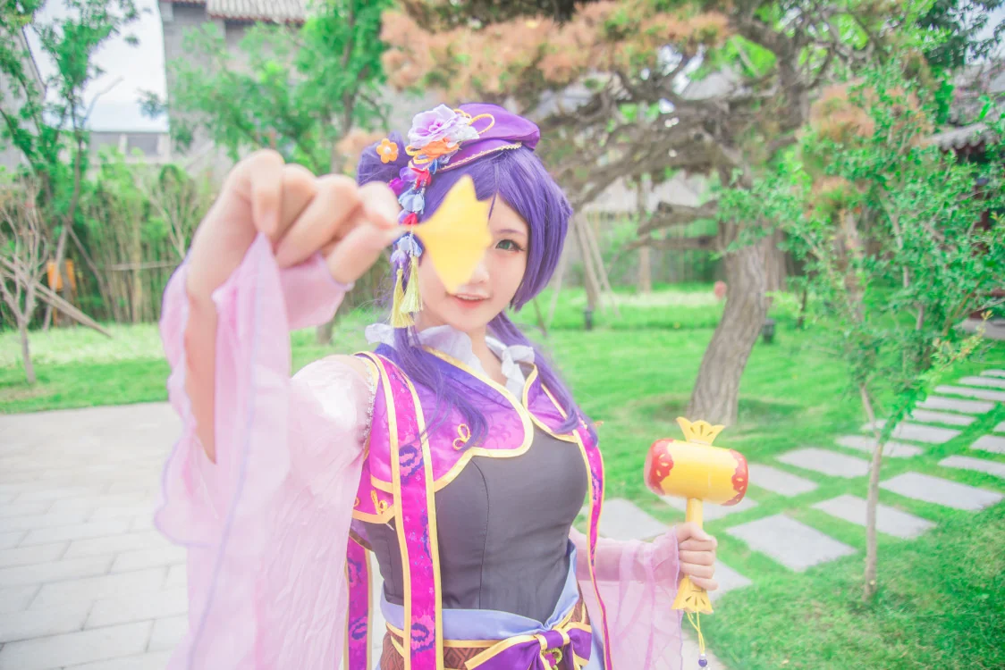 东条希COS写真咱家是能给你带来福气的希呀