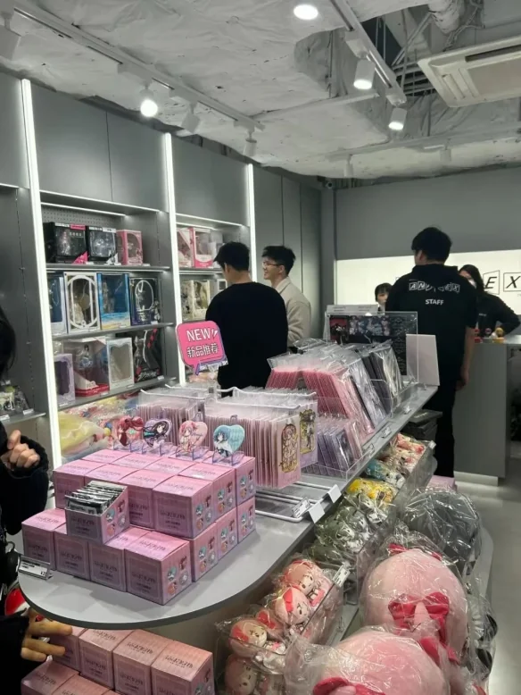 在二次元浓度最高的上海，品牌线下店又卷出新高度｜高清图片集