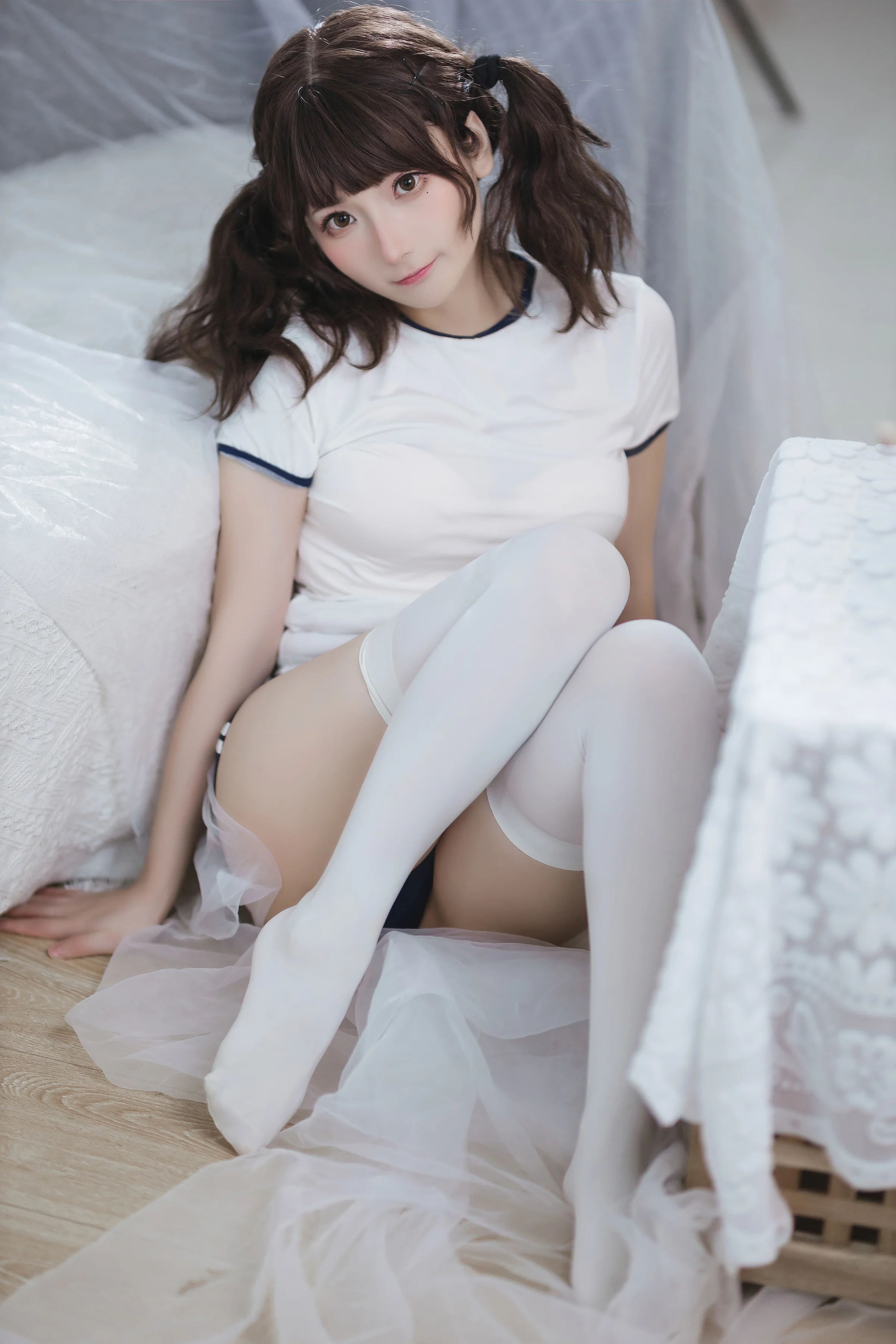 是三不是世 – 束缚 [37P]｜高清图片集