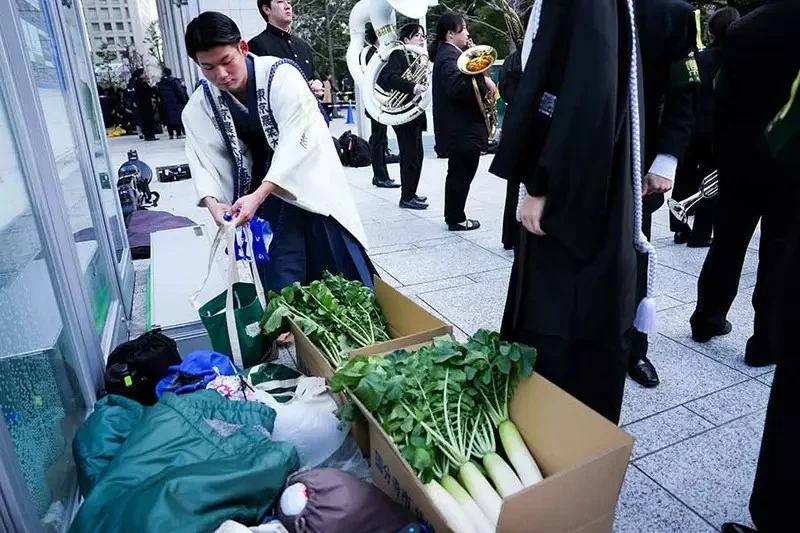 日本棒球場驚見《拿著蘿蔔加油的球迷》一看就知道是哪間學校的校友了？｜高清图片集