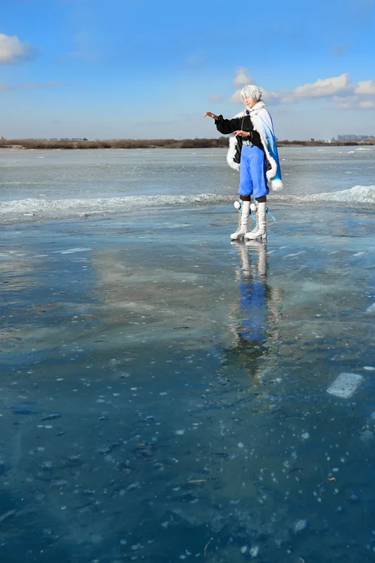 梦王国与沉睡的一百王子雪三修尼COS写真