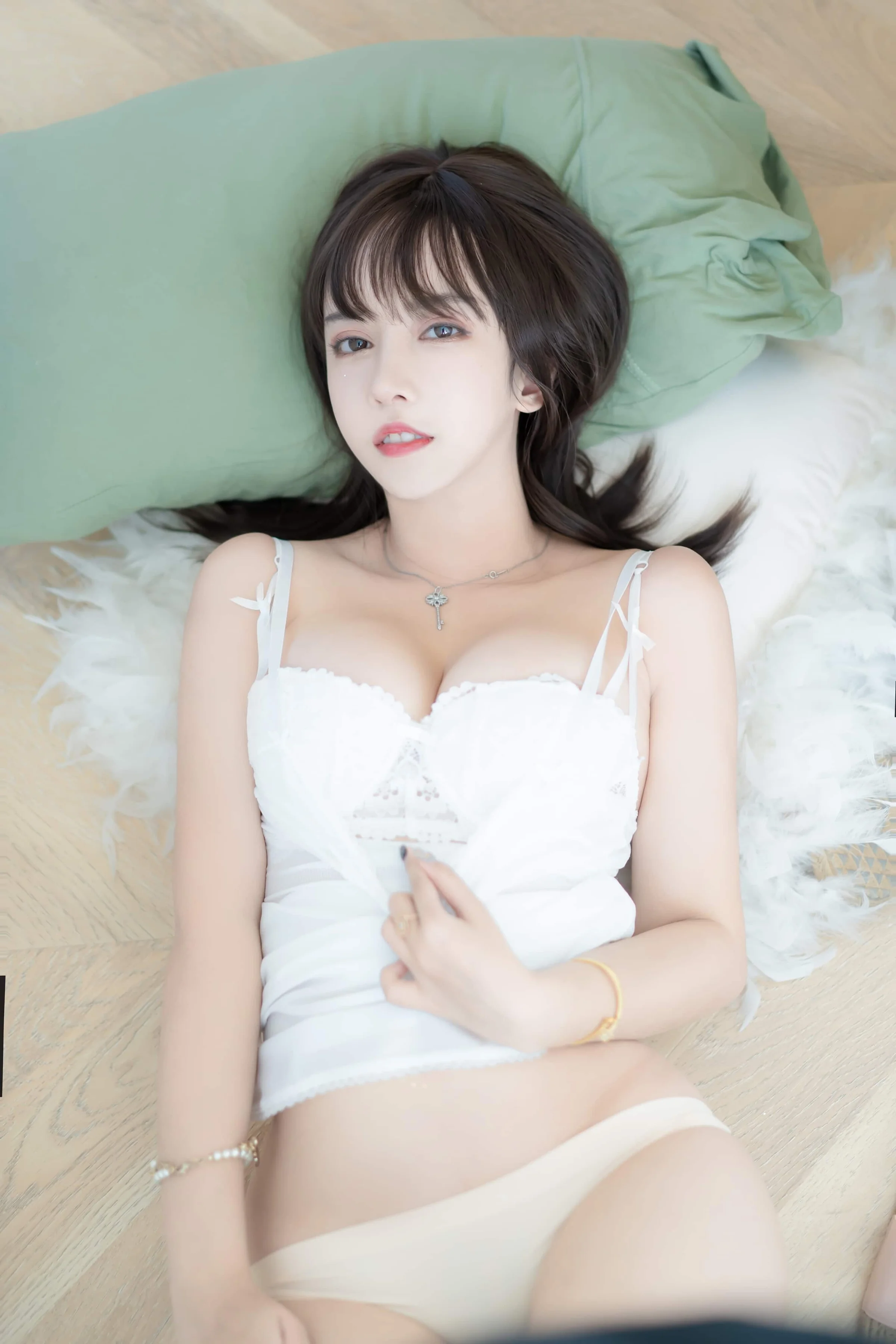 过期米线线喵 – 肉丝大姐姐 [87P]｜高清图片集