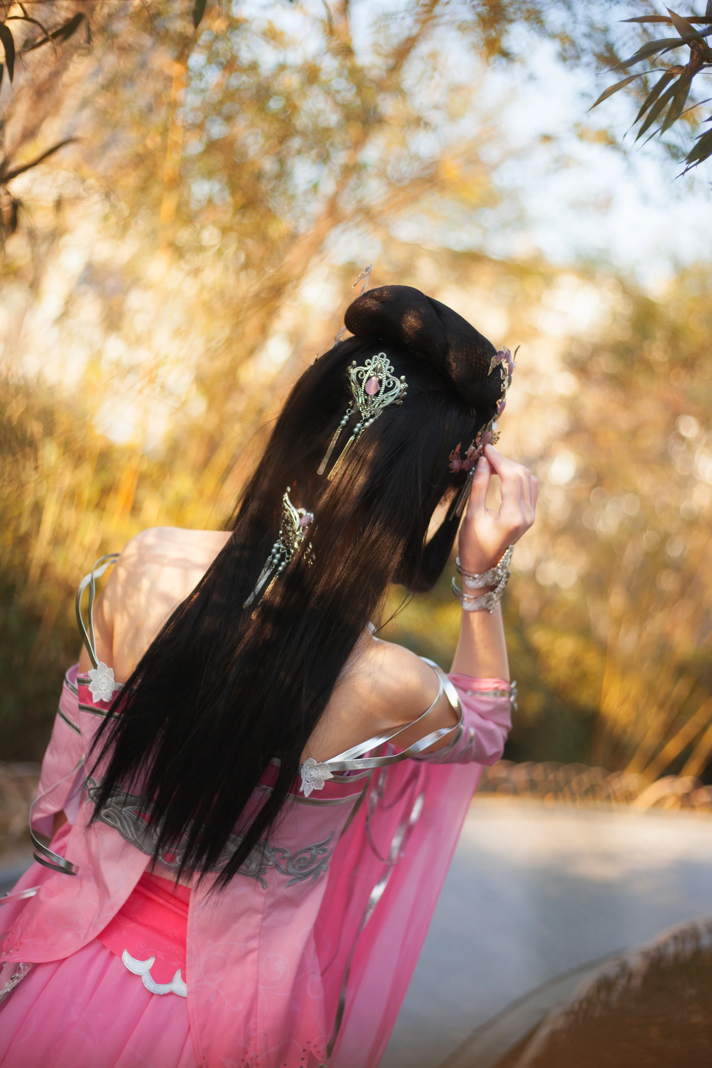 剑网三秦风秀姐COS写真，阳光明媚