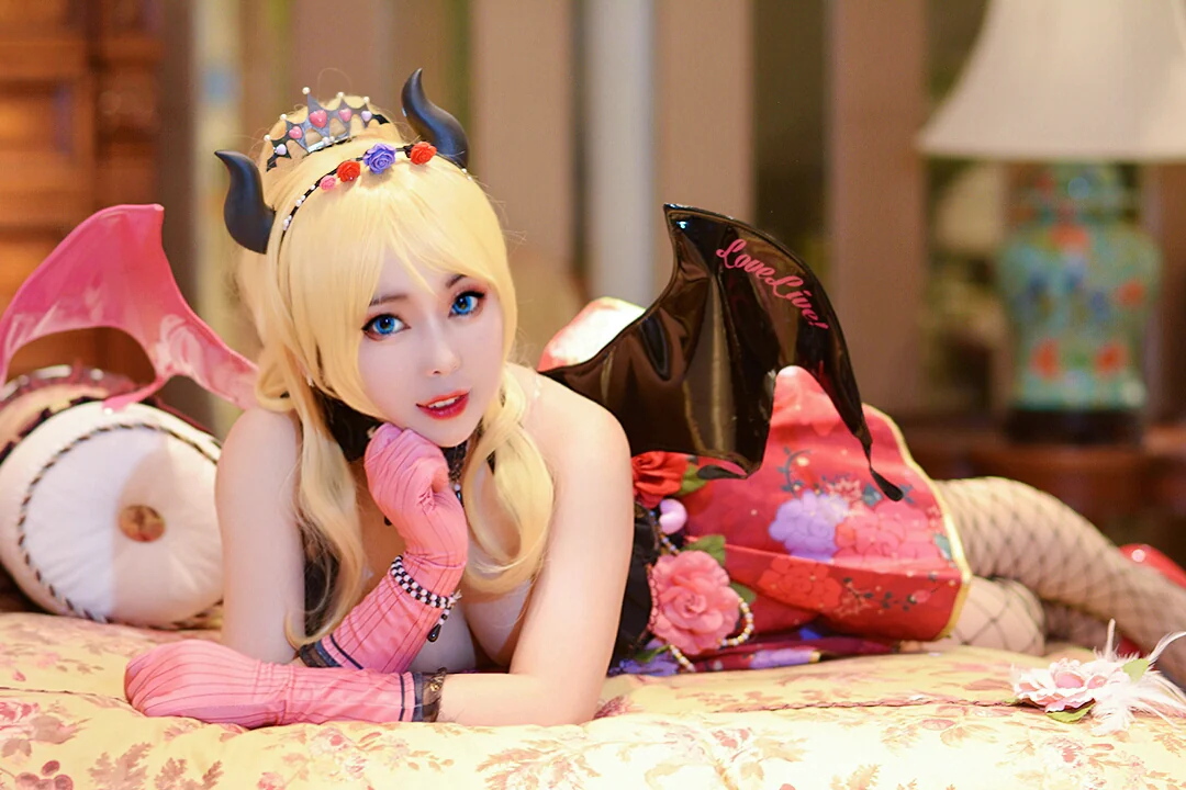 绘里小恶魔觉醒COS写真