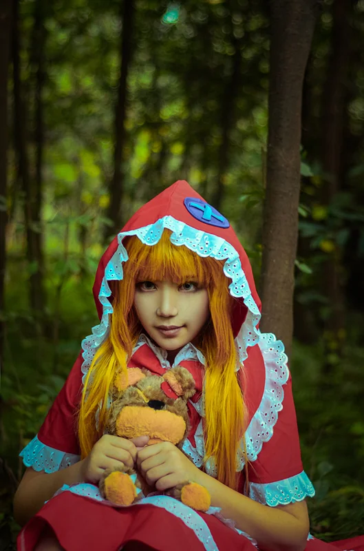 英雄联盟LOL黑暗之女安妮小红帽COS写真