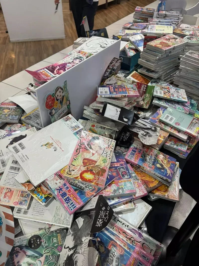日本出版社促銷《買漫畫送插畫小卡》引爆黃牛狂搶書店宛如颱風過境｜高清图片集