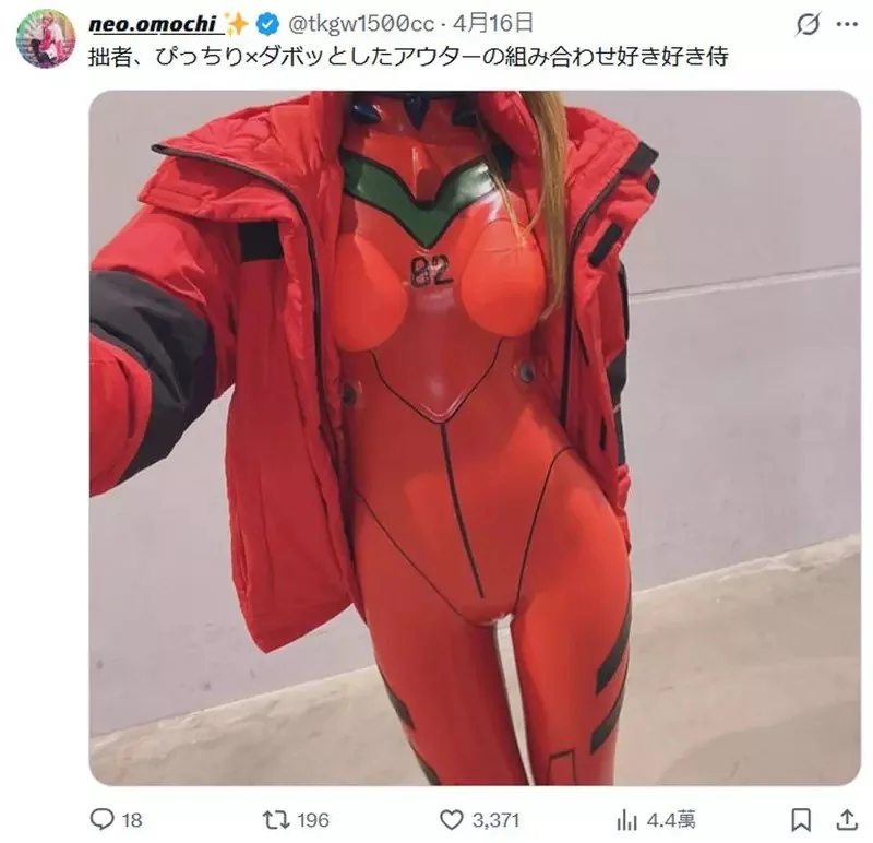 COS写真玩家「neo.omochi」重現《新世紀福音戰士》EVA駕駛員所穿的插入栓服，宛如從動畫中走出來的真實質感，吸引許多網友紛紛按讚