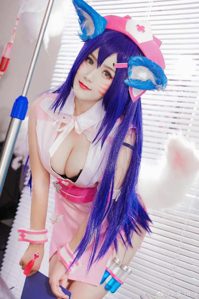 英雄联盟 护士阿狸 COS写真