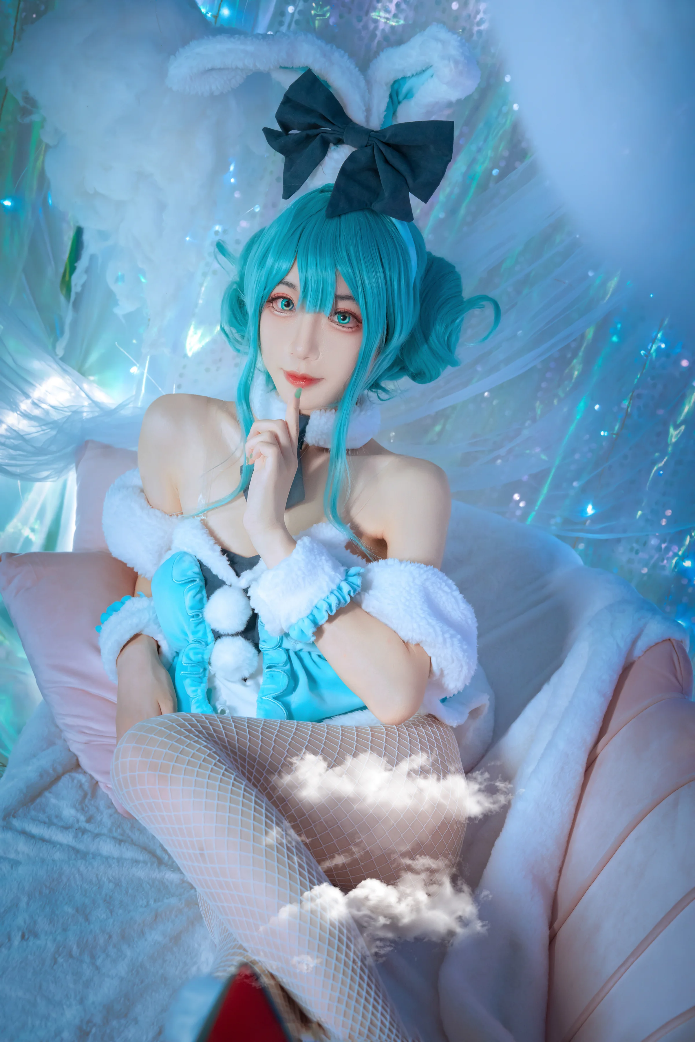 初音未来COS写真，是软软的小白兔