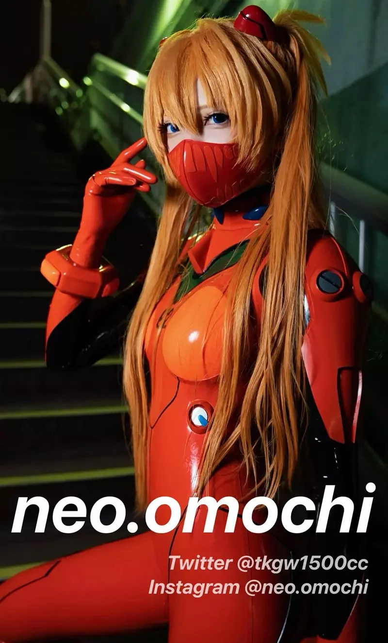 COS写真玩家「neo.omochi」重現《新世紀福音戰士》EVA駕駛員所穿的插入栓服，宛如從動畫中走出來的真實質感，吸引許多網友紛紛按讚