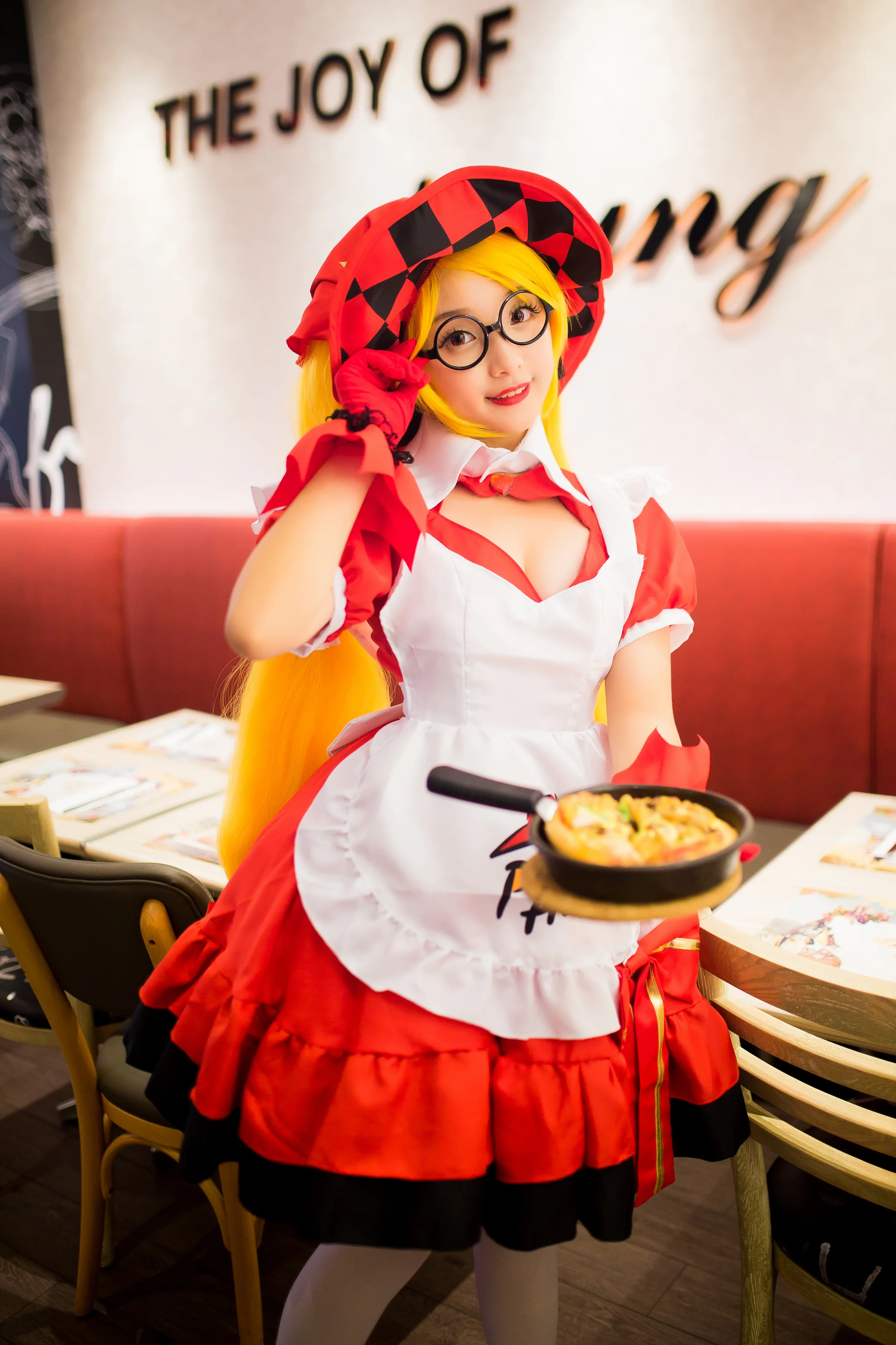 安琪拉COS写真 你想要我喂你吃披萨嘛？