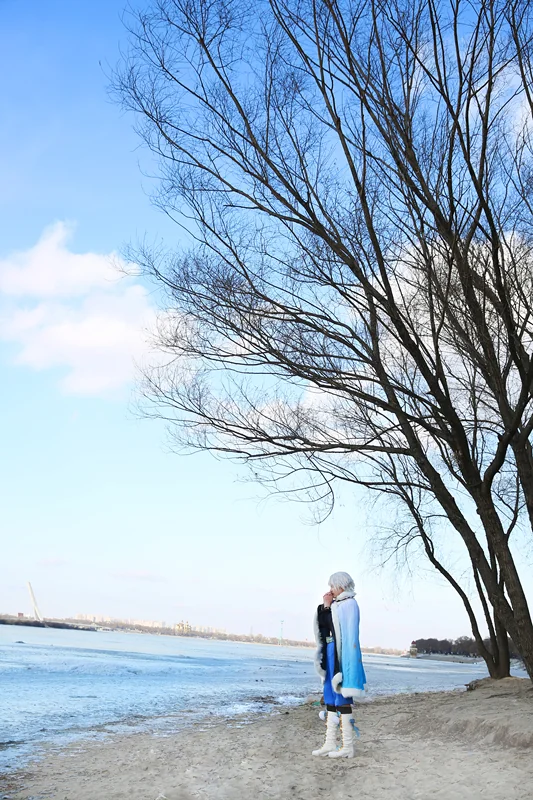 梦王国与沉睡的一百王子雪三修尼COS写真