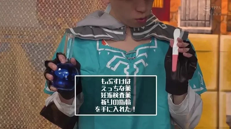網友分享《女戰士被寶箱怪吃掉啦》趣味圖片，還以為是什麼惡搞的COS写真，結果真相是一支正義的片片？！