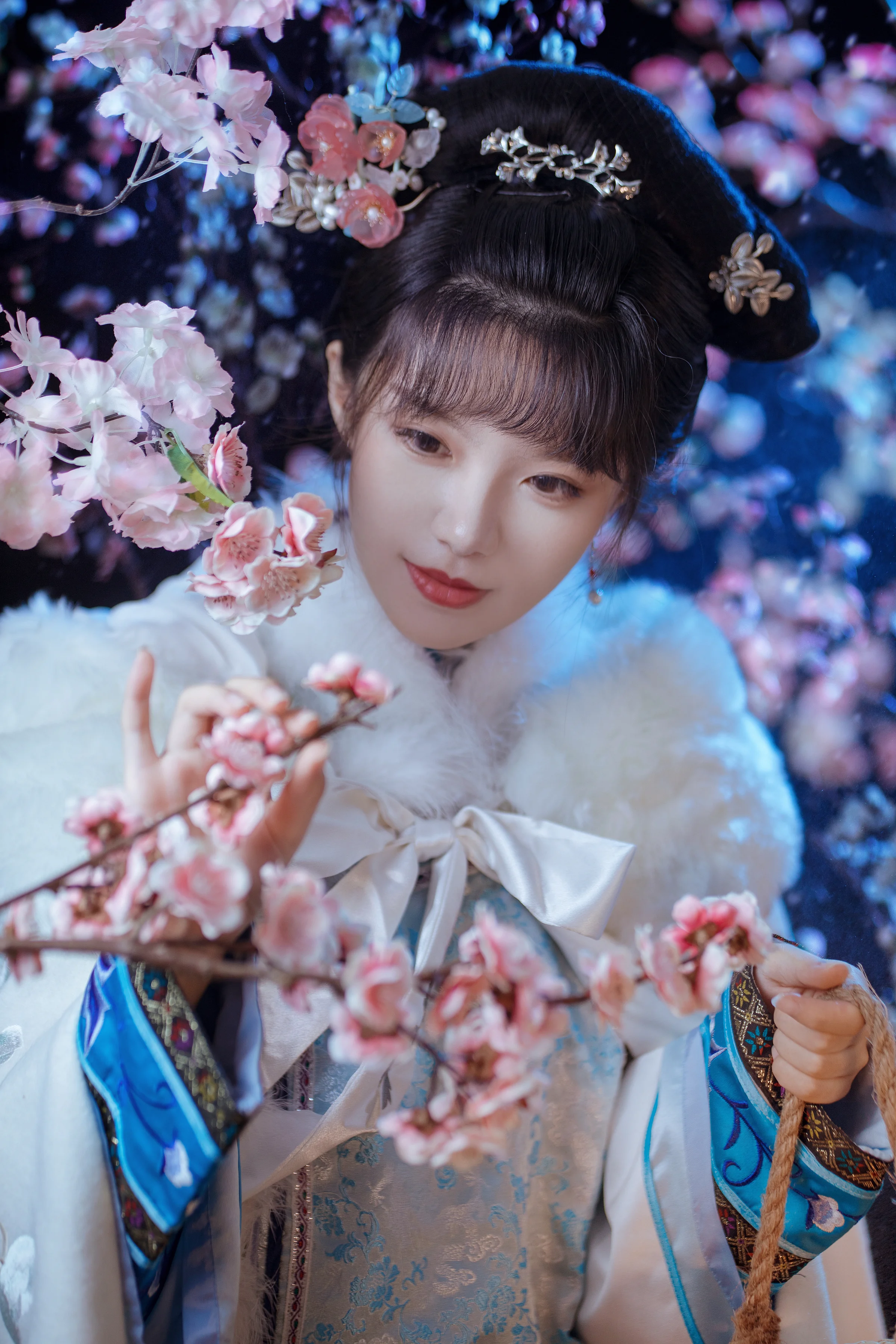 电视剧《甄嬛传》COS写真剧情【第一章 雪夜倚梅 逆风解意】