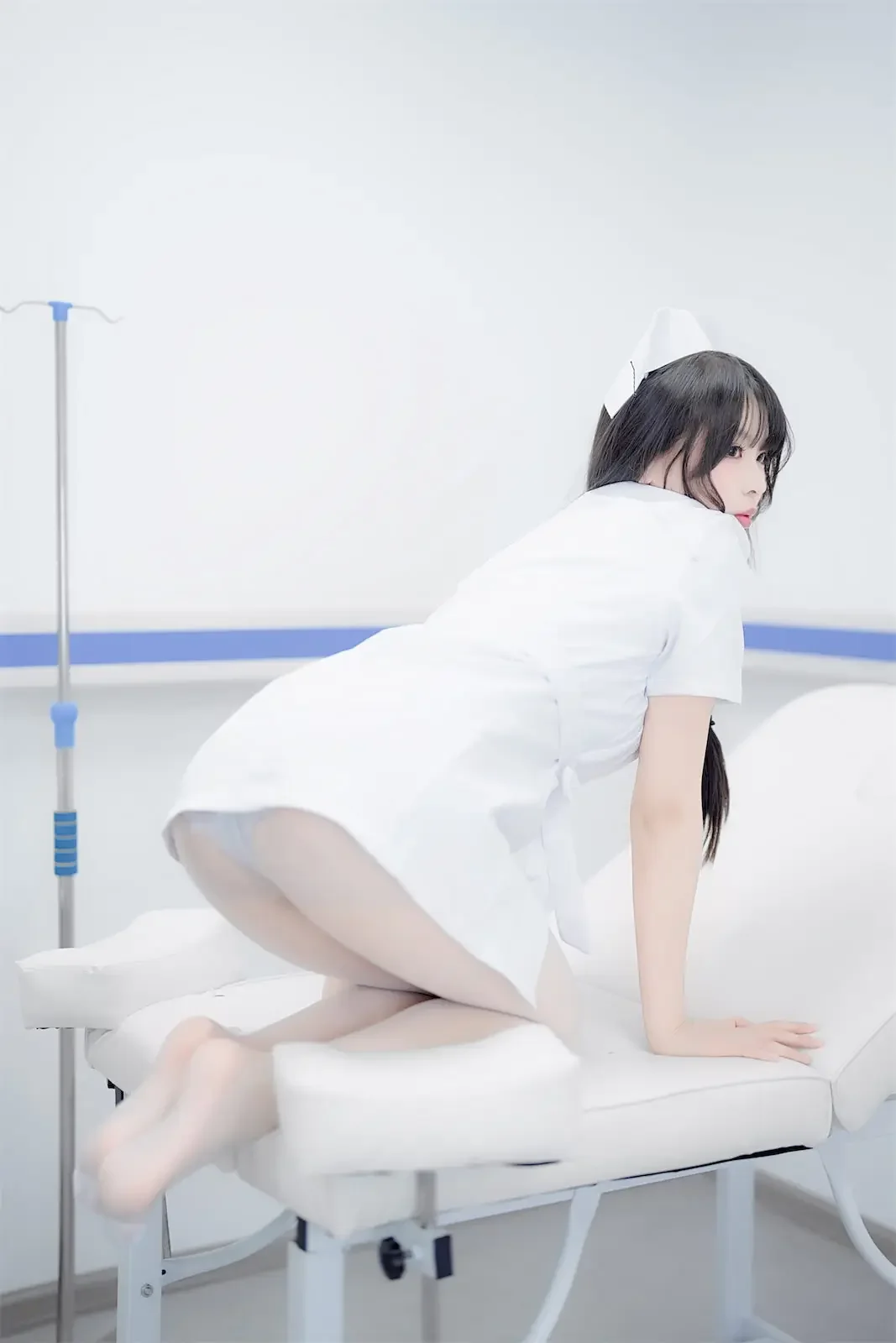 轩萧学姐 – 白丝小护士｜高清图片集