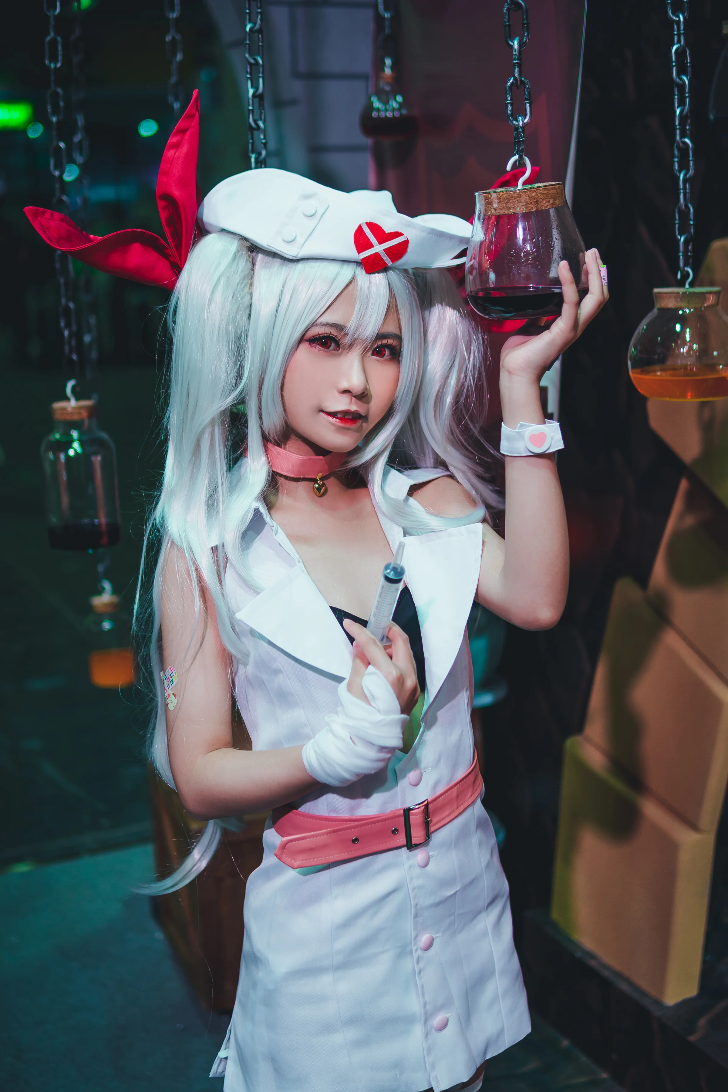 《碧蓝航线》吸血鬼护士装COS写真