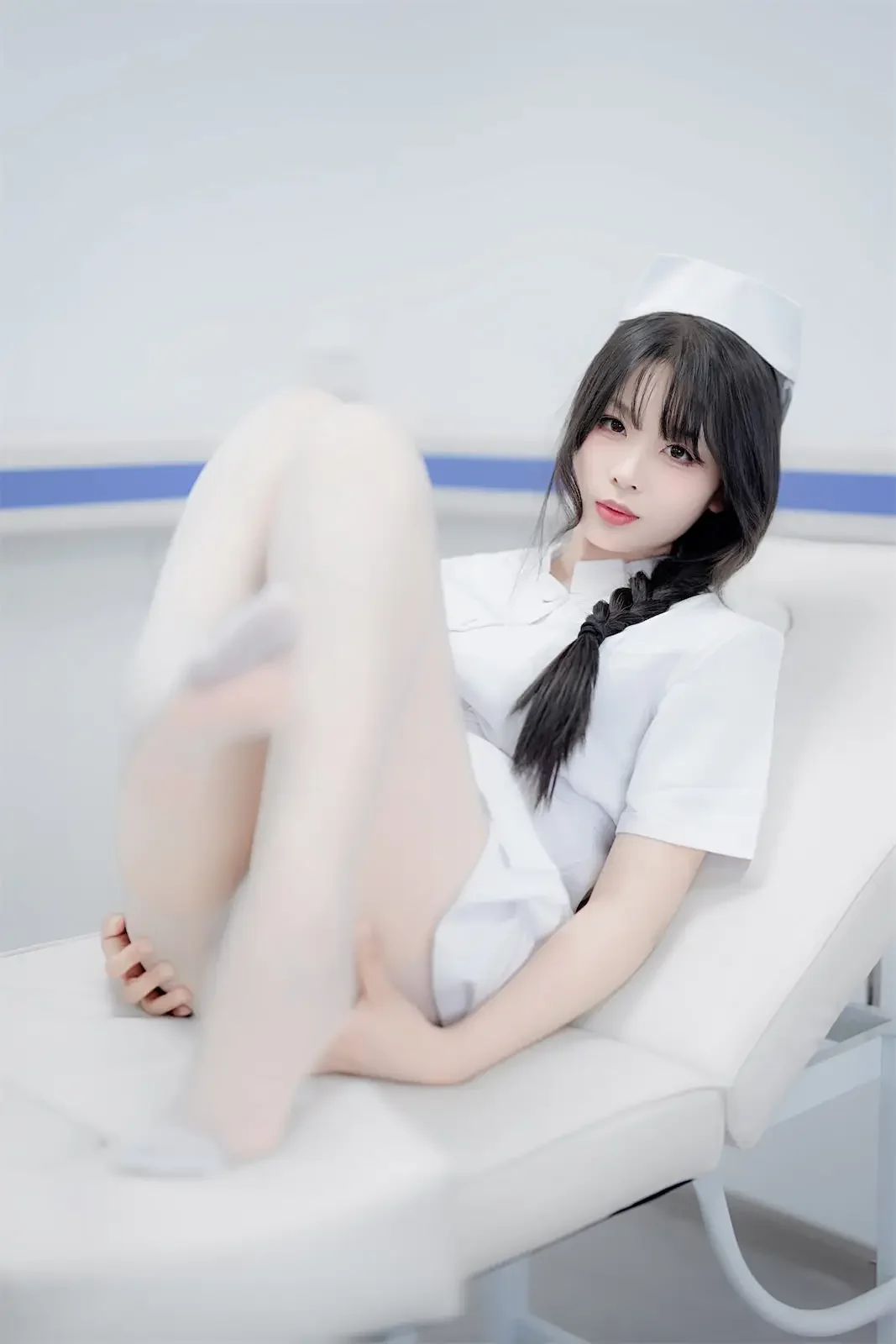 轩萧学姐 – 白丝小护士｜高清图片集