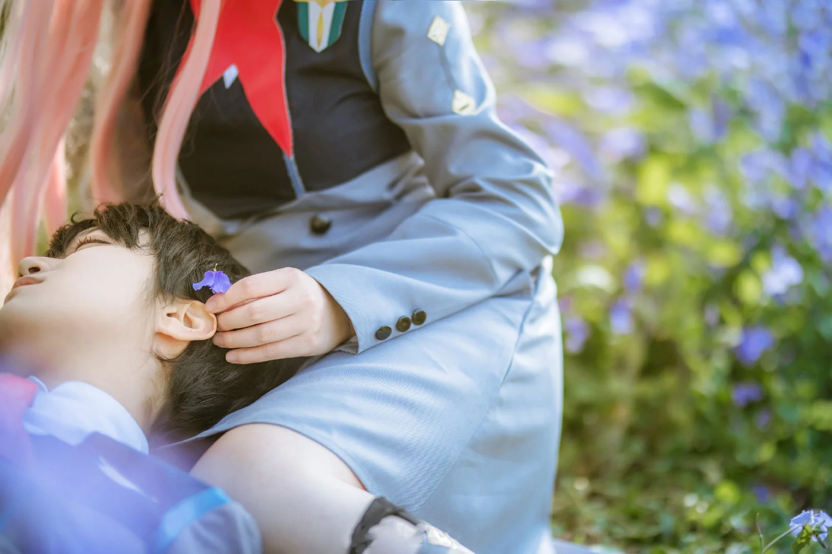 《DARLING in the FRANXX》02COS写真，樱花是像02头发一样漂亮颜色的花