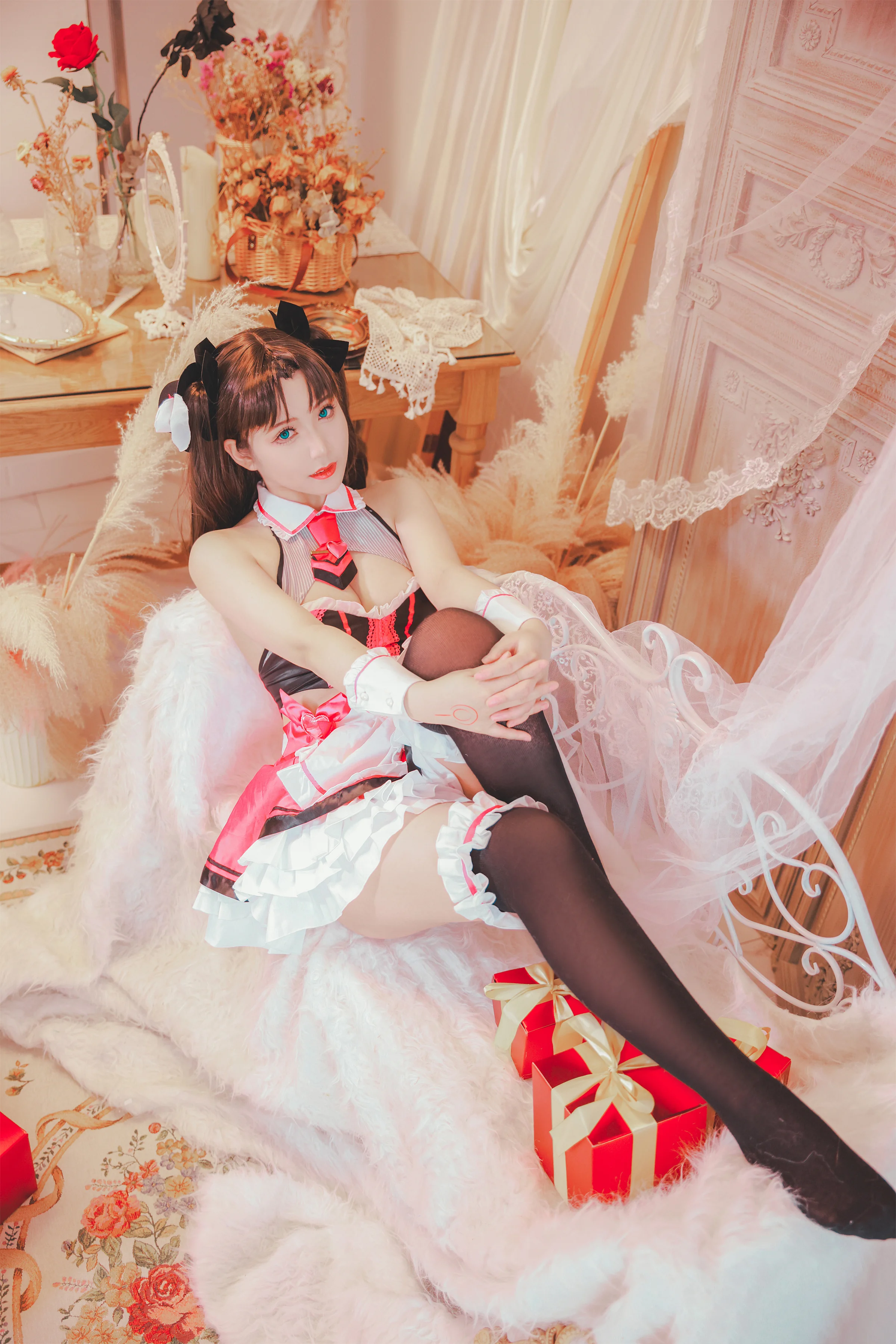 《Fate/GrandOrder》远坂凛街头巧克力女仆COS写真