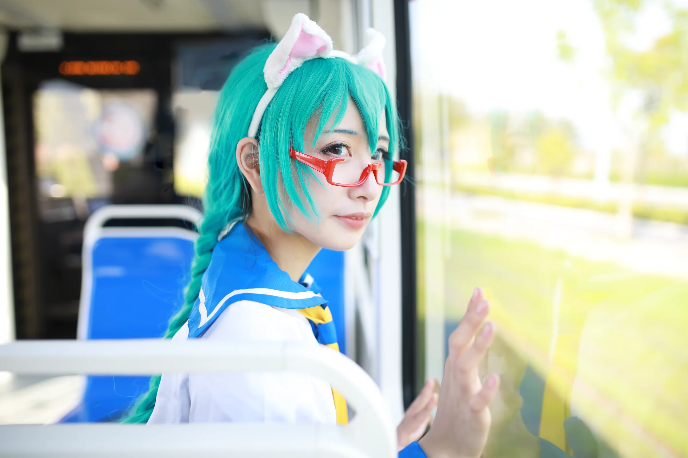 初音未来COS写真，快点喵，电车就要出发了