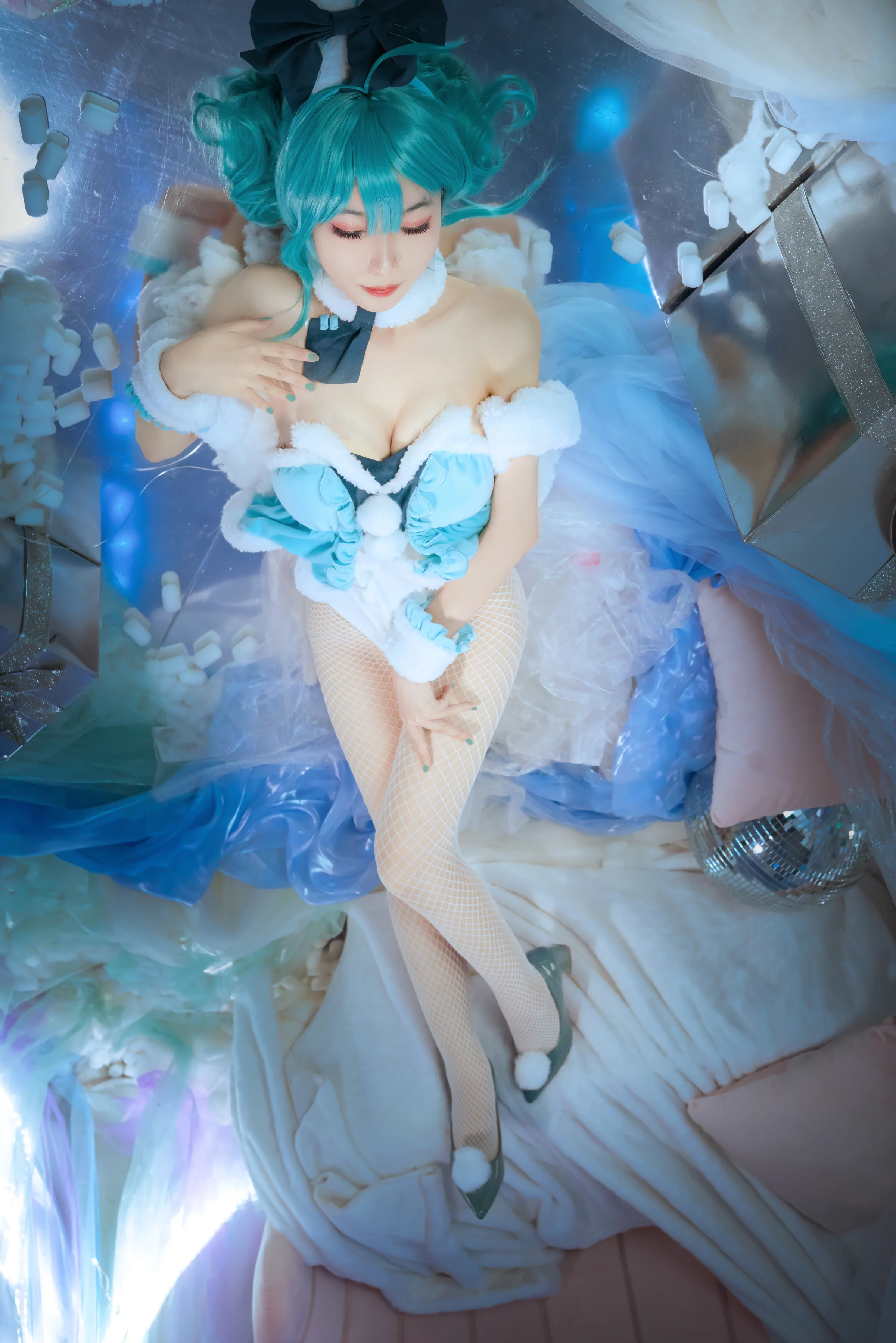 初音未来COS写真，是软软的小白兔