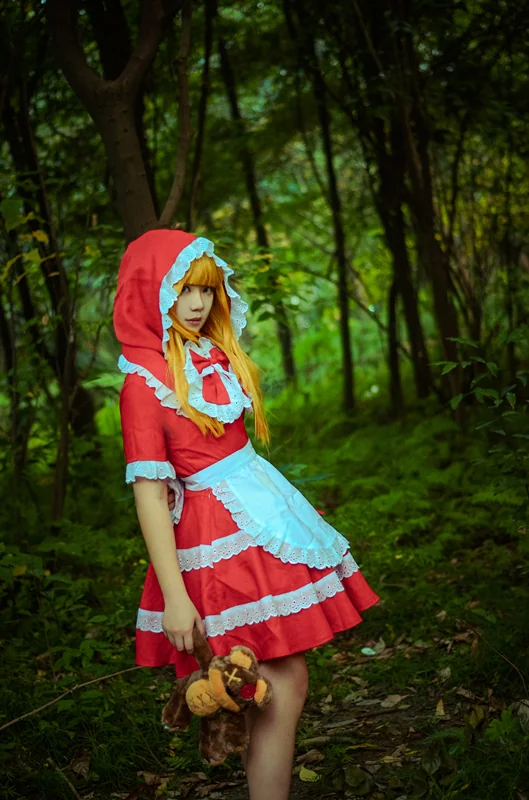 英雄联盟LOL黑暗之女安妮小红帽COS写真