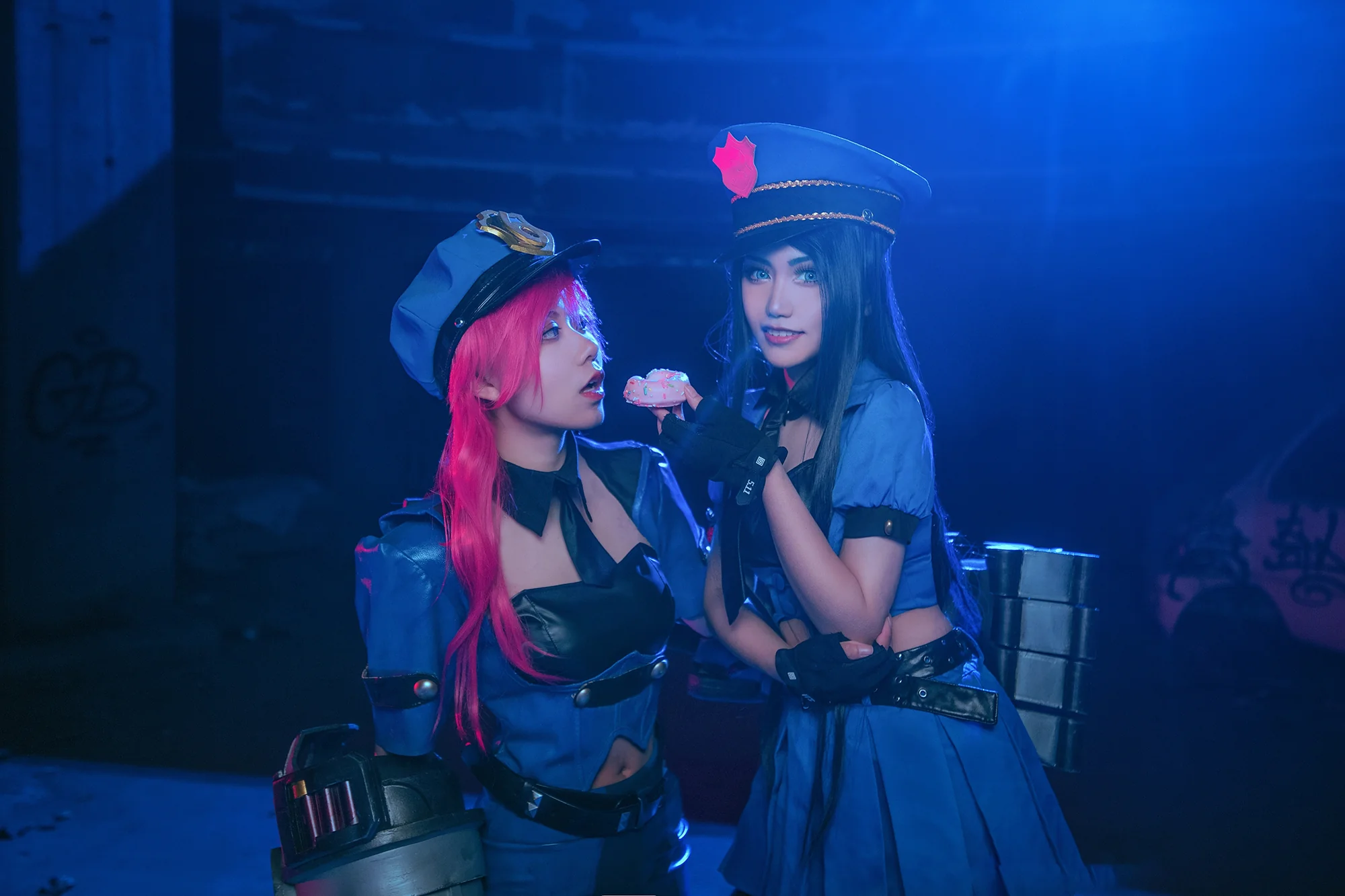 《英雄联盟》蔚x凯特琳COS写真