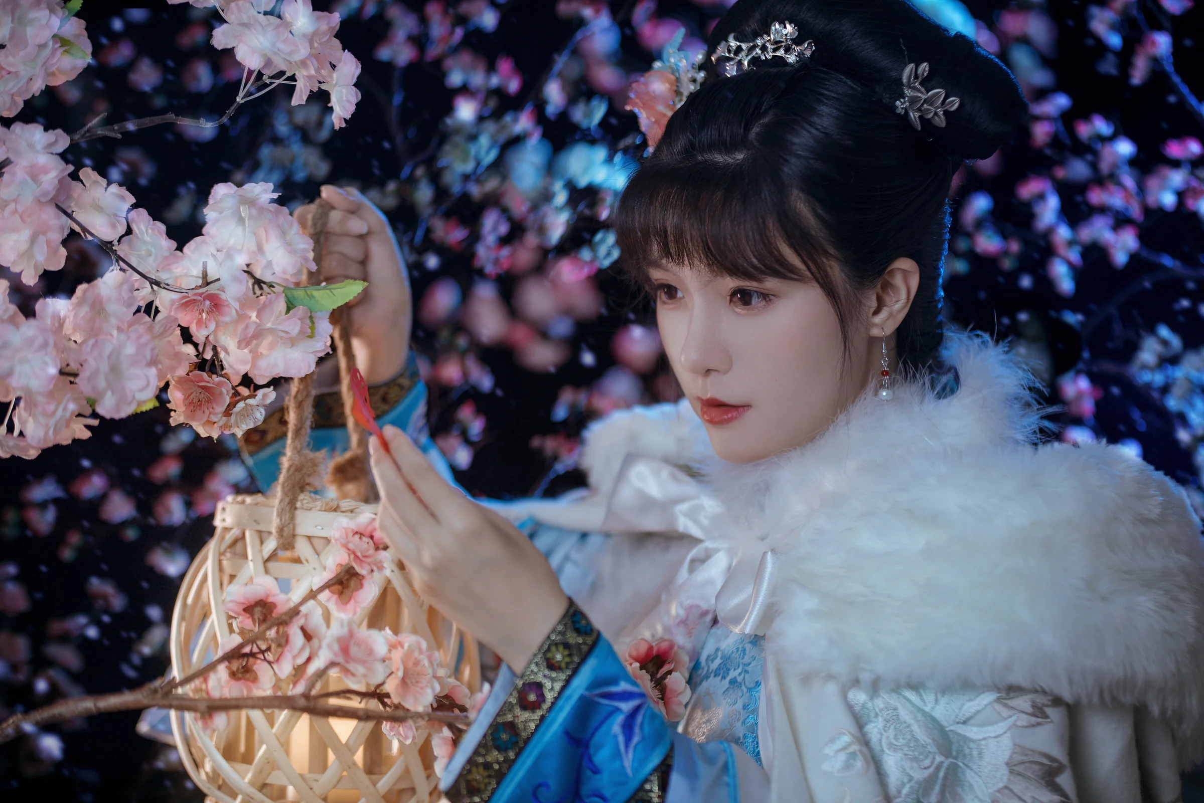 电视剧《甄嬛传》COS写真剧情【第一章 雪夜倚梅 逆风解意】
